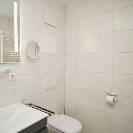 Apartamento Rex Rugia Fewo12-8 Mit Schwimmbad Und Saunanutzung Im Ahoi-erlebnisbad Sellin Lobbe